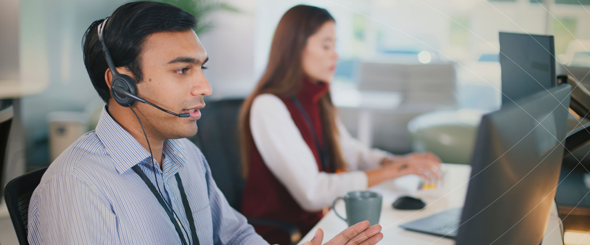 Entrez en contact avec les interprètes appropriés par téléphone et surmontez les barrières linguistiques en temps réel grâce à des services flexibles d’interprétation par téléphone (OPI).